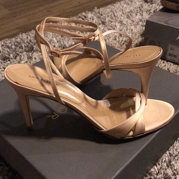New-Ann Taylor Satine Sandals - Picture 2 of 2